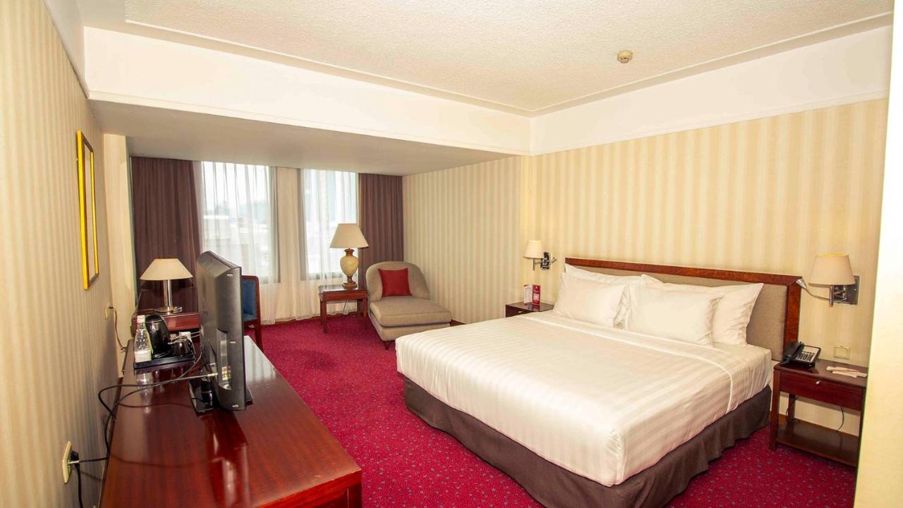 Redtop Hotel & Convention Center Jakarta Extérieur photo